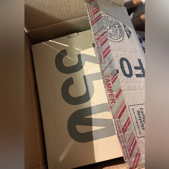 adidas Yeezy Boost 350 V2 Granite - Picture 4 of 10